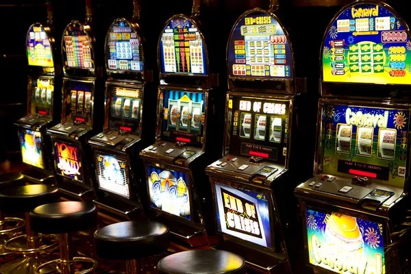 French Roulette betting layout showing inside and outside bet zones